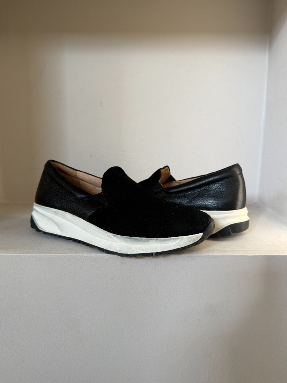 Naturalizer Black Leather Suede Slip On Aileen Sneakers Women 6.5M Platform